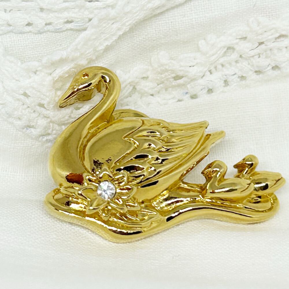 Vintage Avon Precious Love Swan and Cygnets Babies Pin Signed Gold Tone